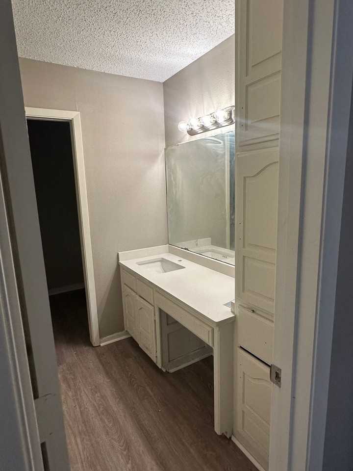 3418 Bill Owens Pkwy - Photo 7 of 12