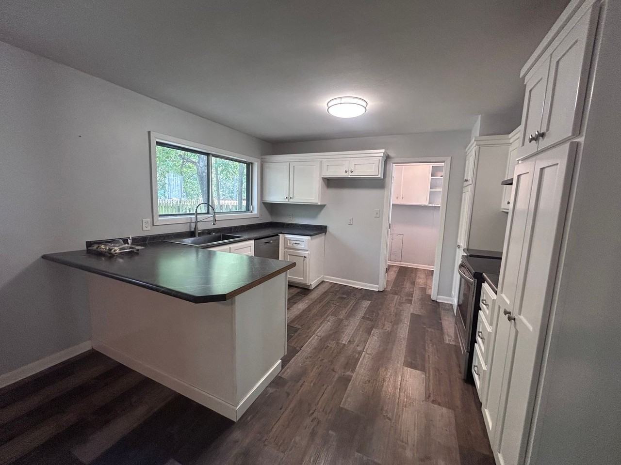 1200 Hester St - Photo 5 of 23