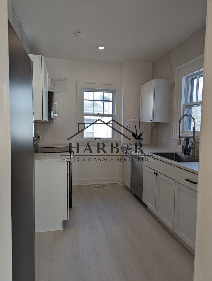 322 Tama St - Photo 2 of 18