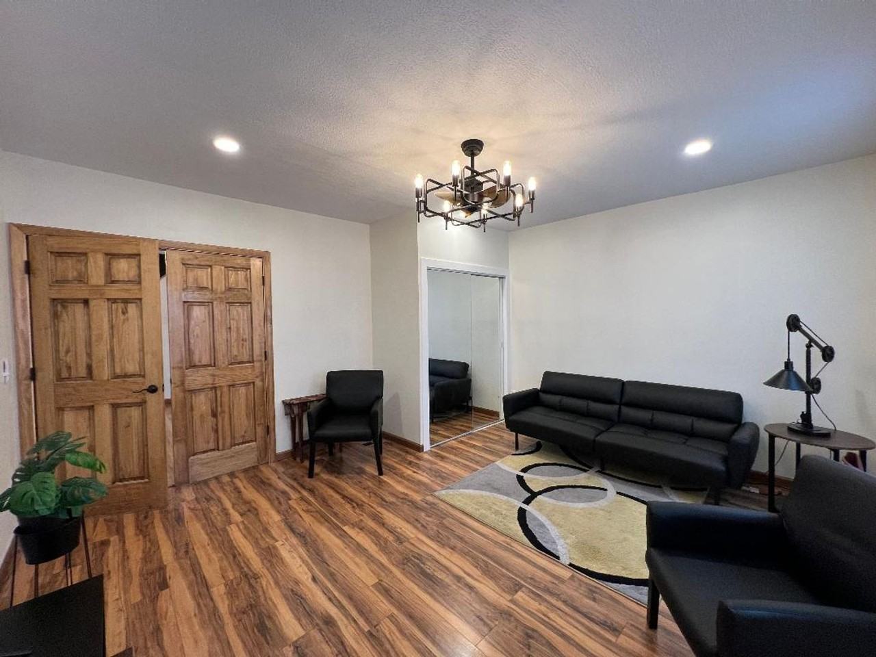 7515 Lawn Ave - Photo 3 of 38