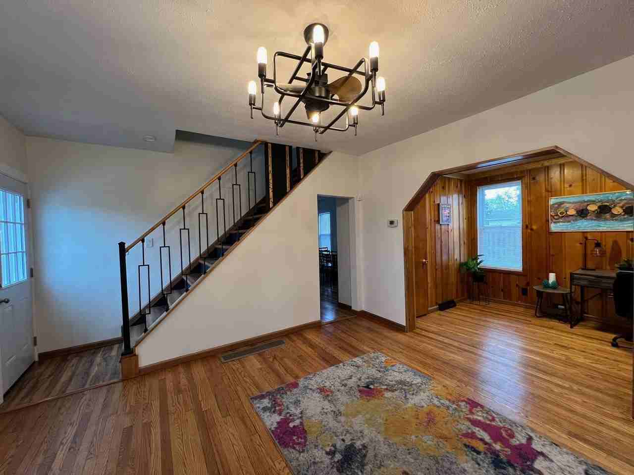 7515 Lawn Ave - Photo 4 of 38