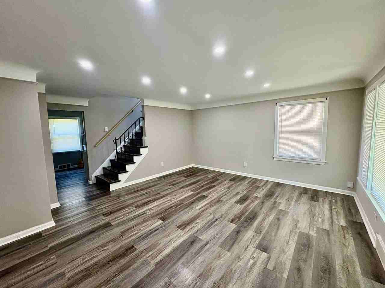 983 S Green Rd - Photo 2 of 17