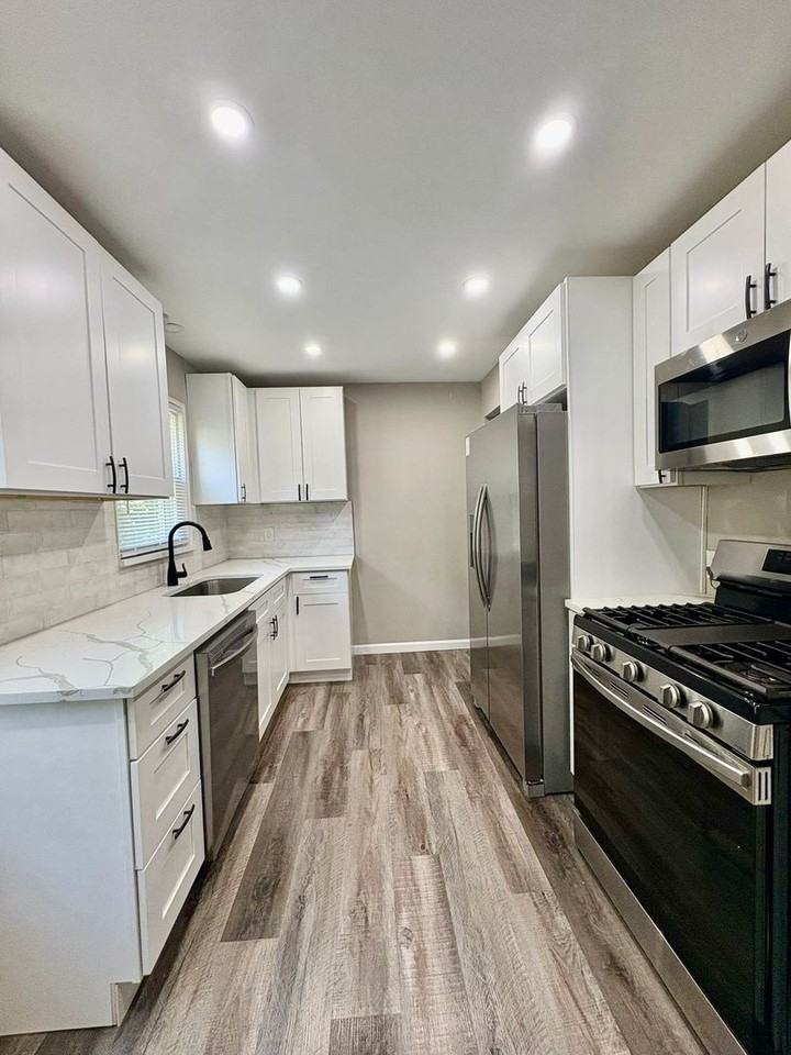 983 S Green Rd - Photo 6 of 17