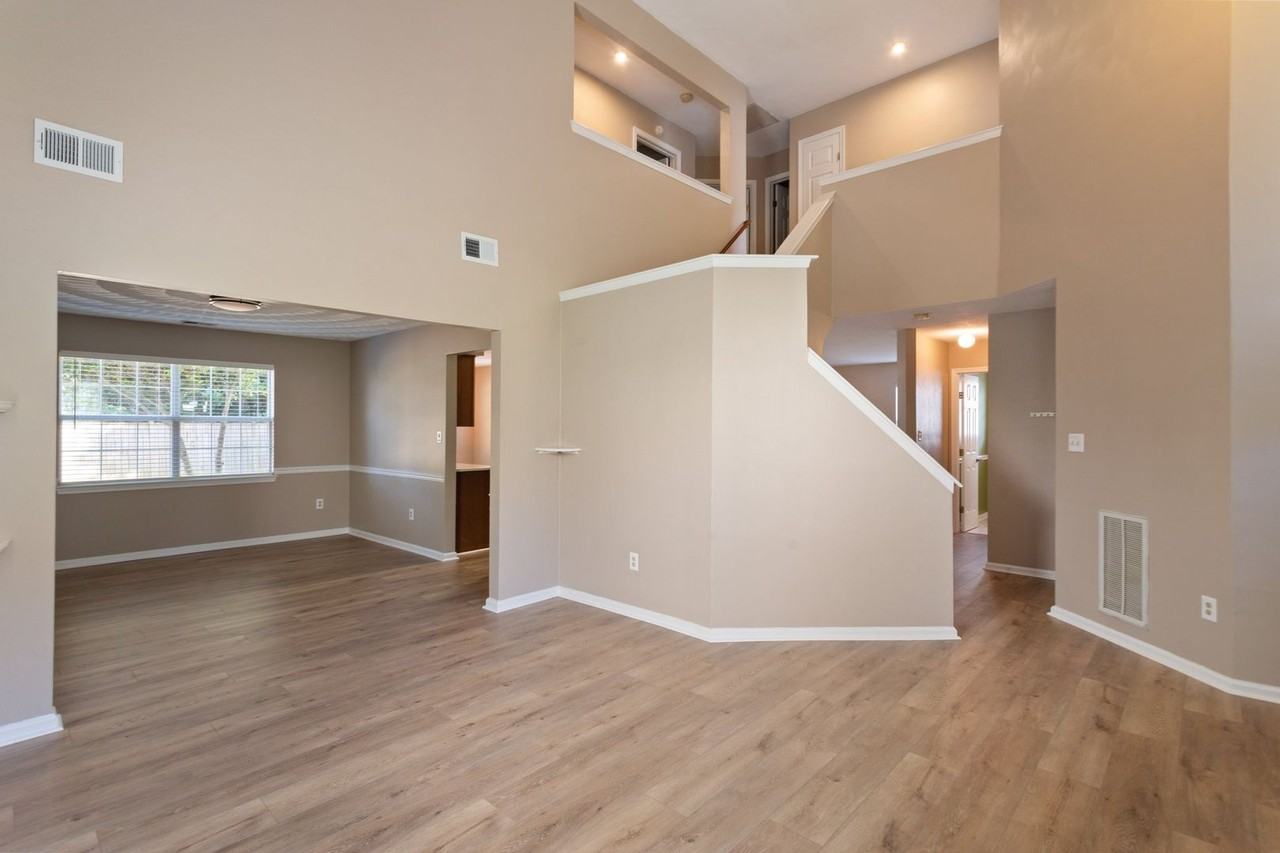 1470 Berkshire Dr - Photo 3 of 22