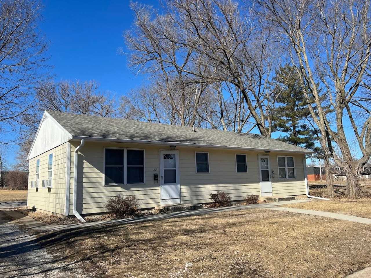 211-213 S Franklin Ave - Photo 4 of 6