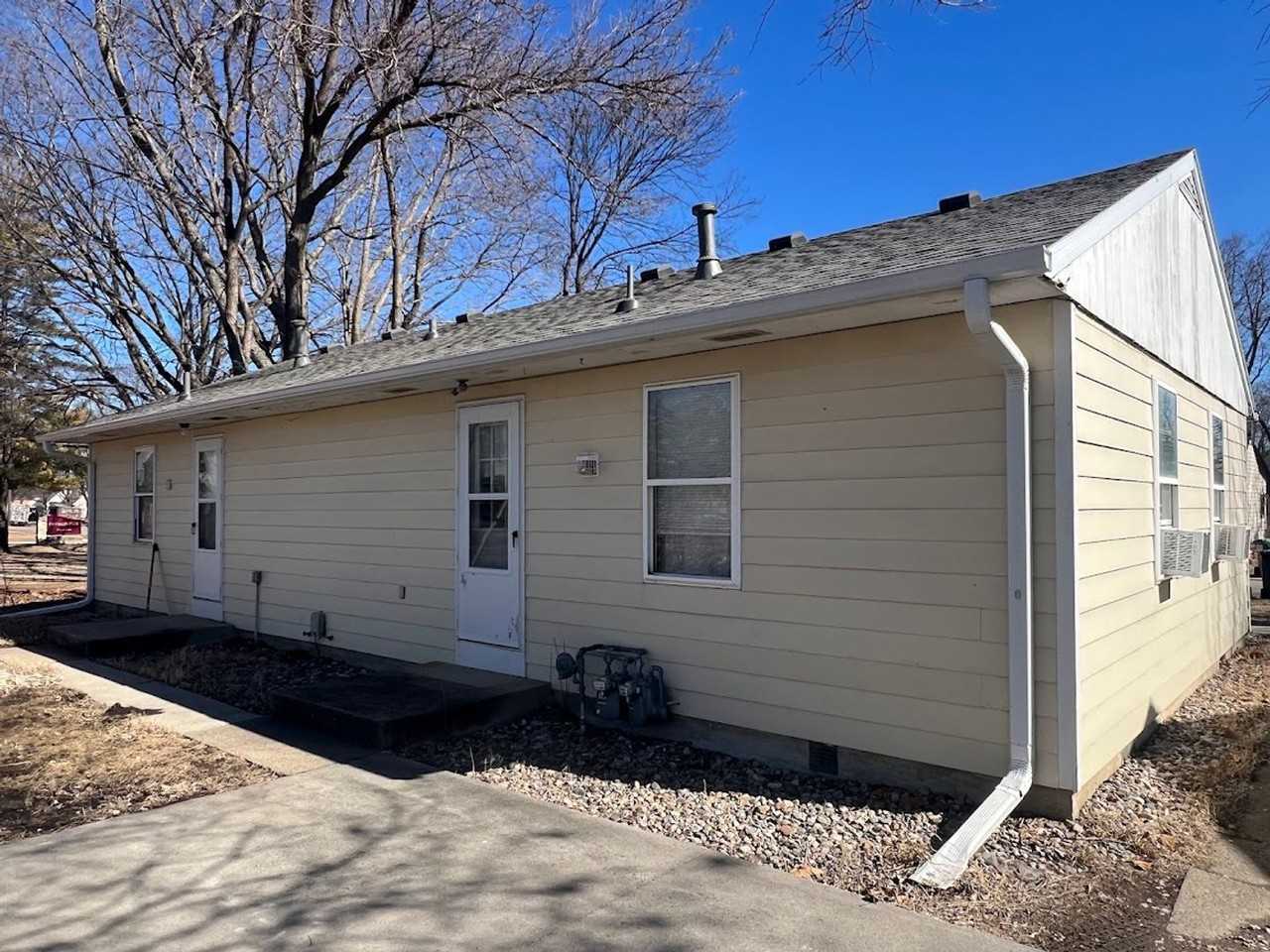 211-213 S Franklin Ave - Photo 5 of 6