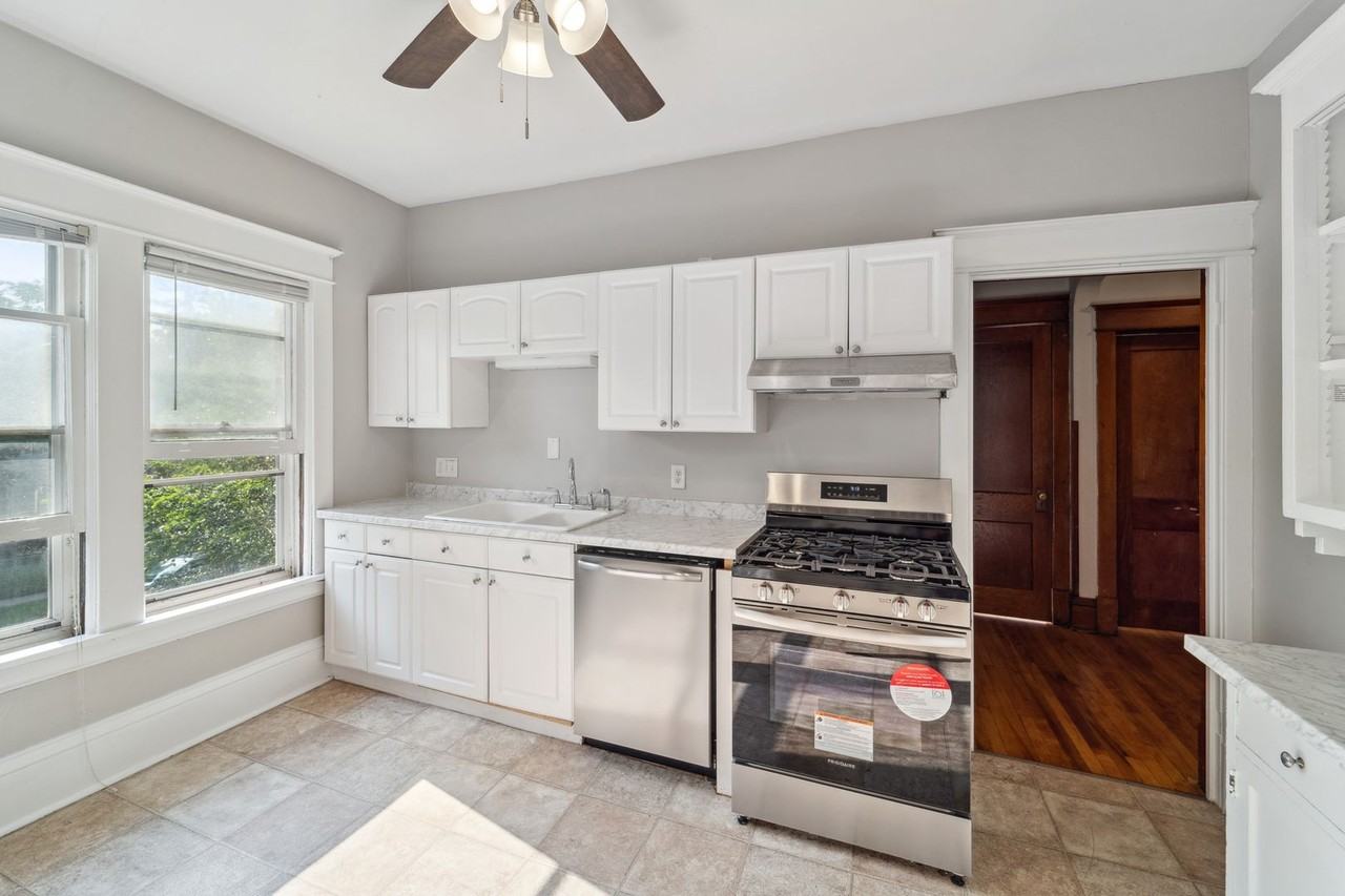 1223 Dayton Ave - Photo 3 of 33