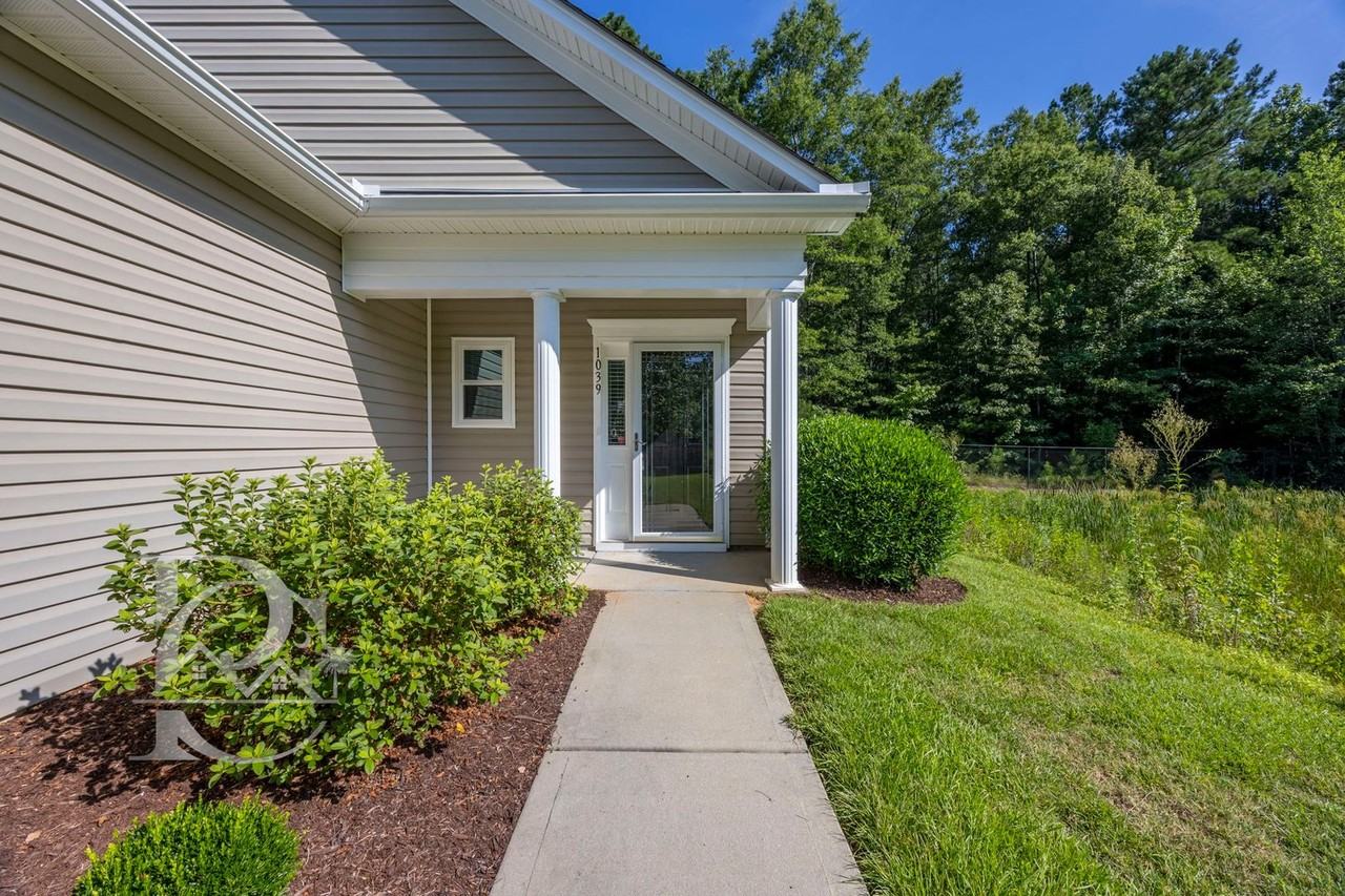 1039 Glencroft Dr - Photo 2 of 31