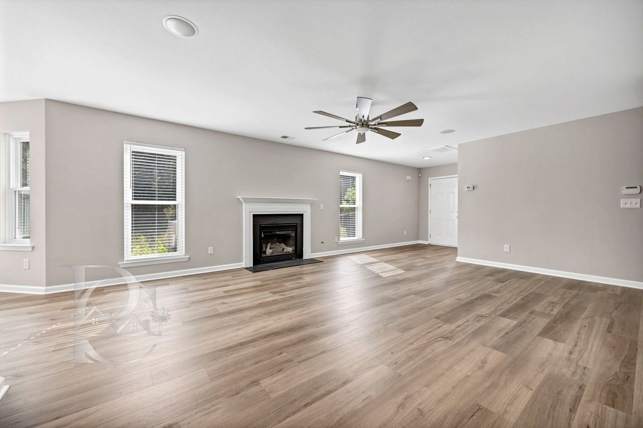 1039 Glencroft Dr - Photo 4 of 31