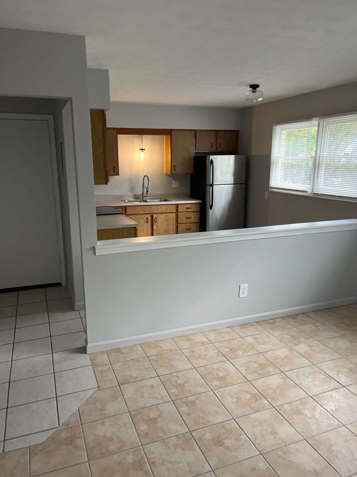 118 S Clarendon St - Photo 2 of 6