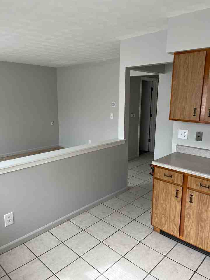 118 S Clarendon St - Photo 3 of 6