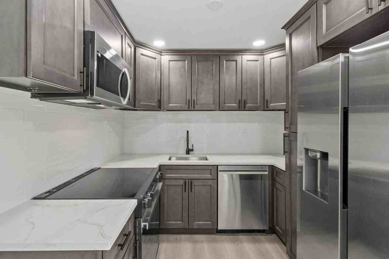 2071 W Carrol Cir - Photo 2 of 15