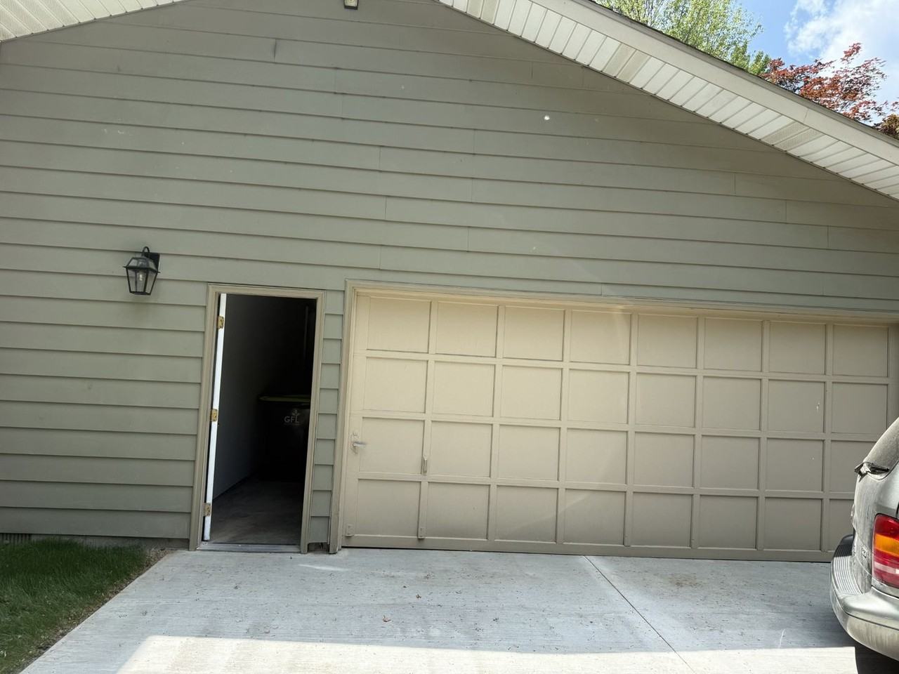 1401 Bayberry Ln - Photo 2 of 50