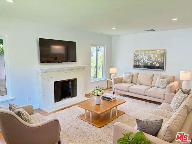 1125 Daniels Dr - Photo 2 of 8