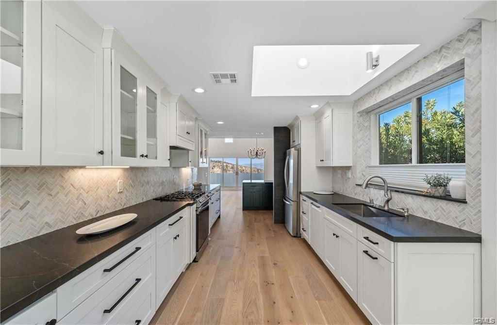 23625 Summit Dr - Photo 2 of 8