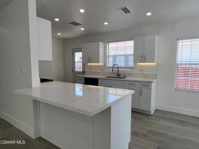 4934 Enfield Ave - Photo 3 of 8