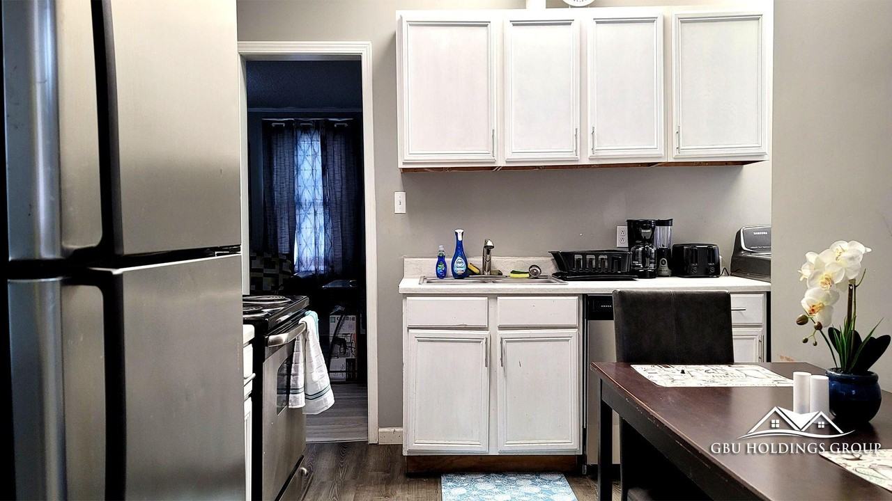 Duncan Ave - Photo 5 of 50