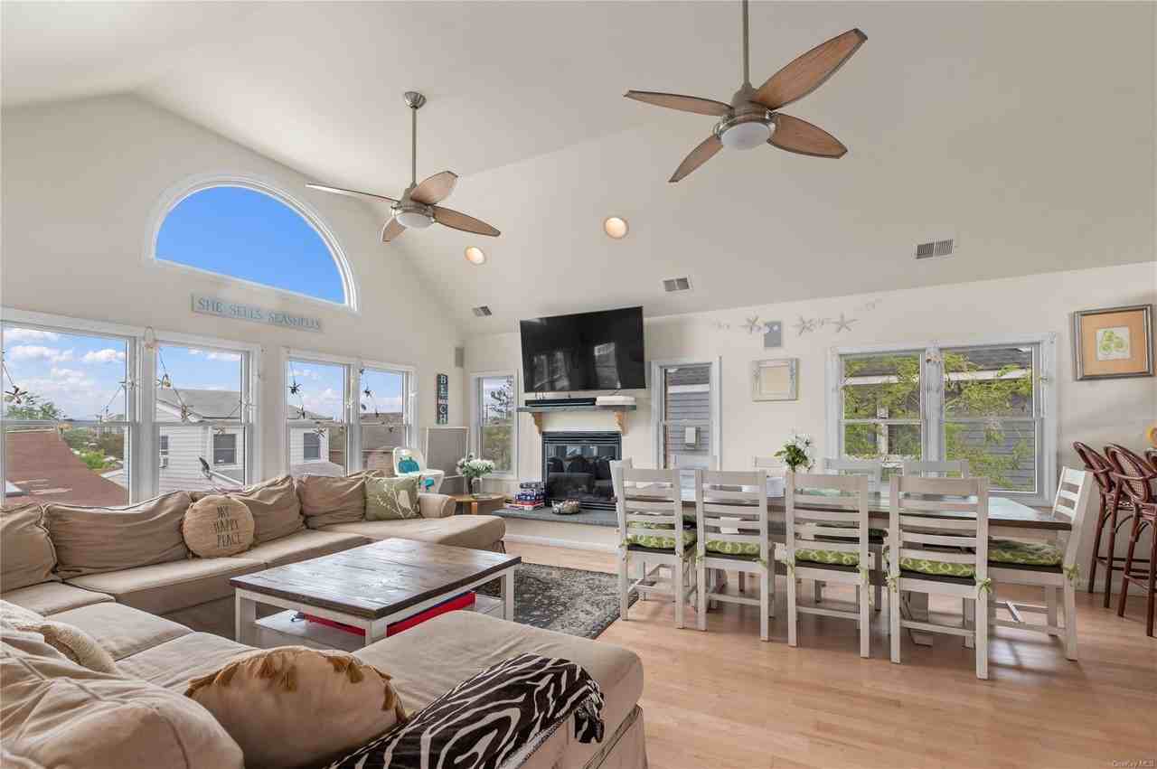 22 Bungalow Walk - Photo 2 of 19