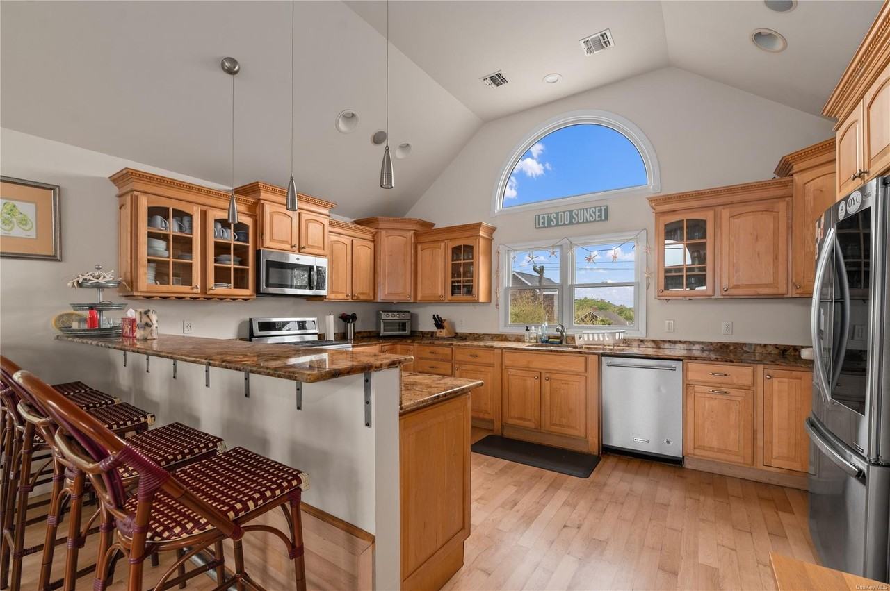 22 Bungalow Walk - Photo 3 of 19