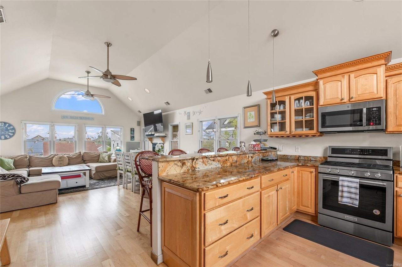 22 Bungalow Walk - Photo 4 of 19