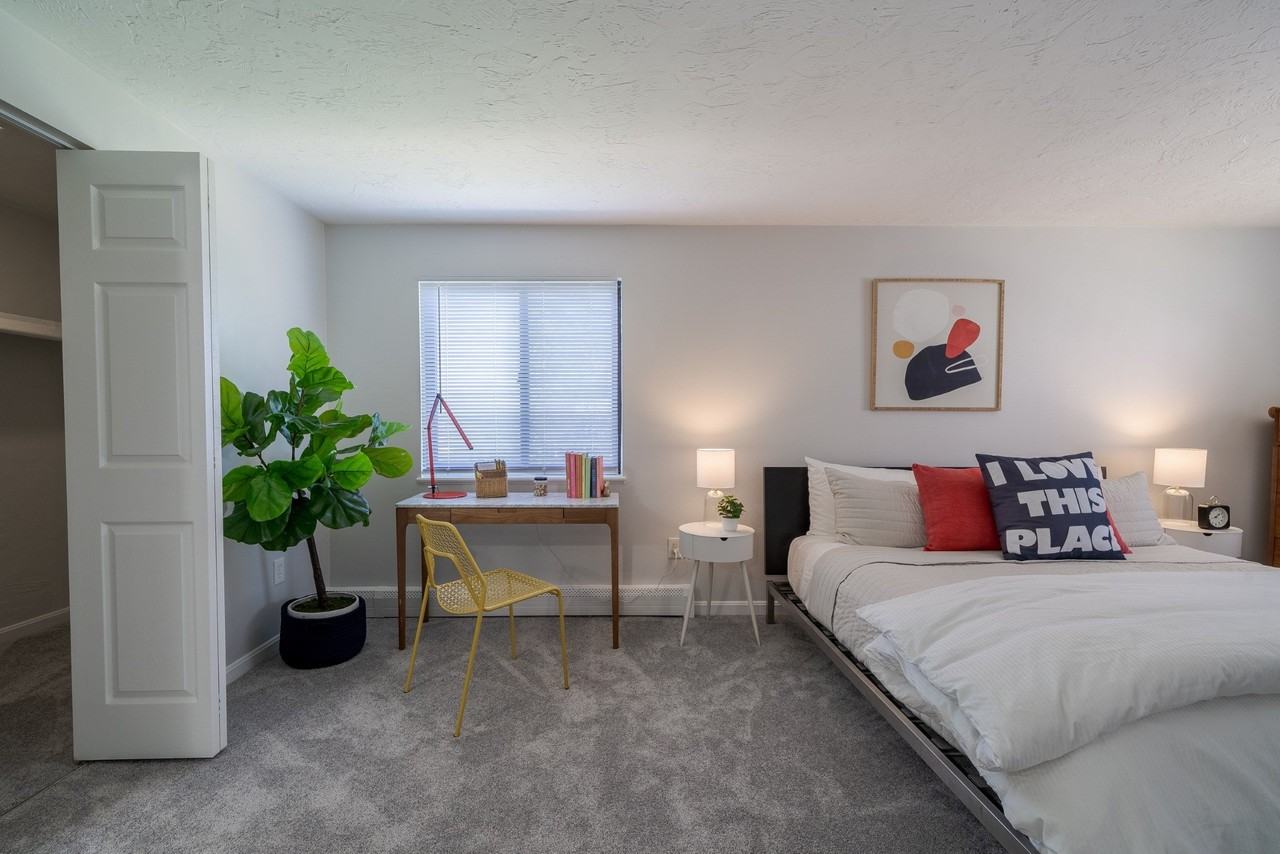 Rosemont Square - Photo 6 of 20