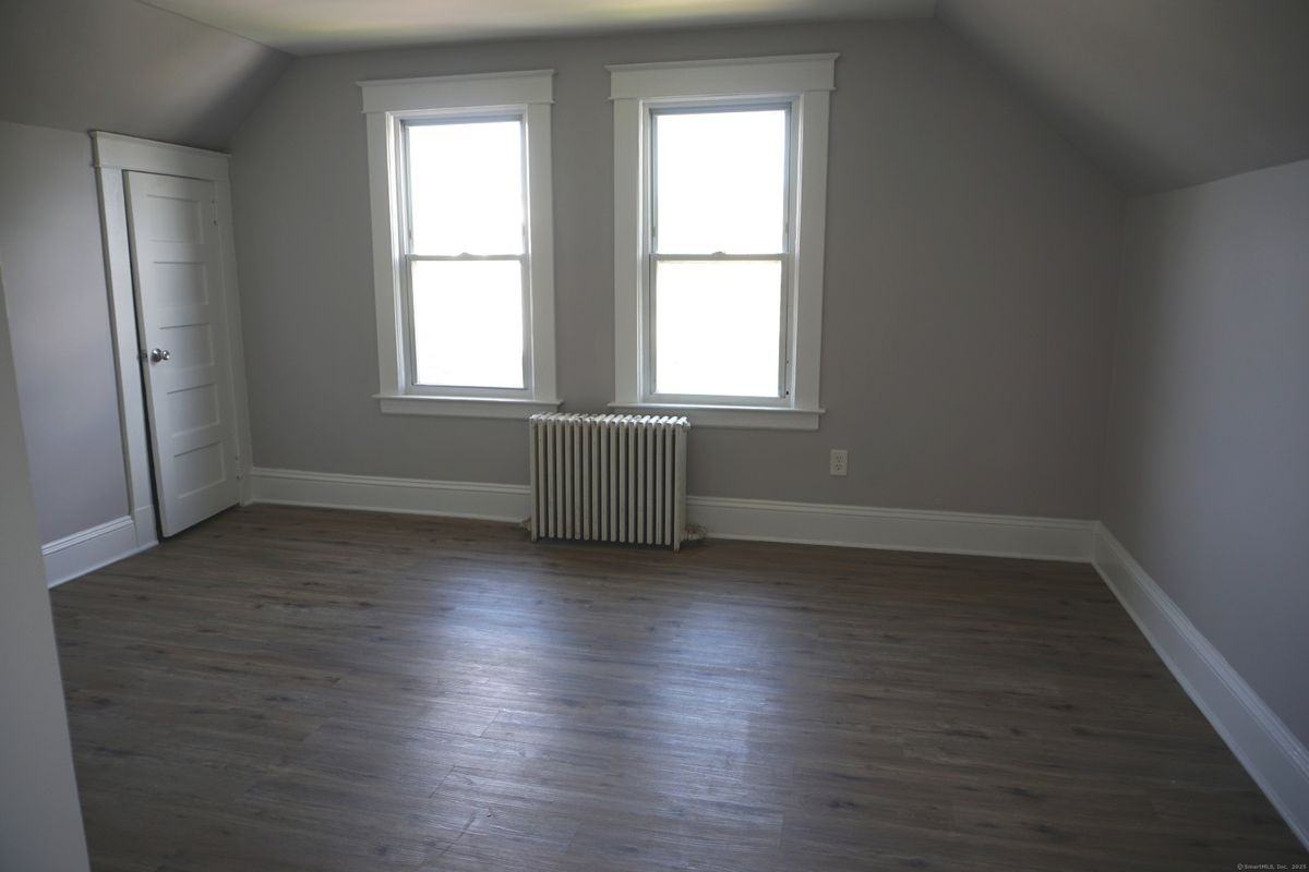 3371 Main Street Street, 3rd floor - Photo 2 of 8