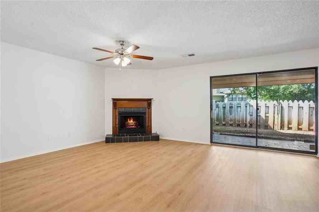 2035 Powers Ferry Trce Se - Photo 2 of 23