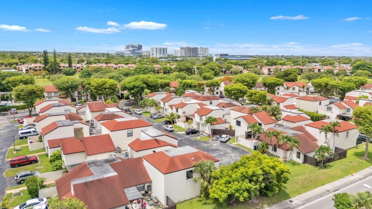 693 Nw 102nd Pl - Photo 3 of 16