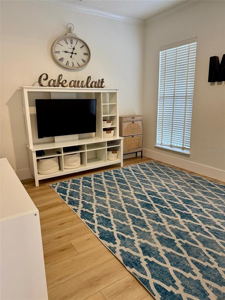 1126 Rush Street - Photo 4 of 30