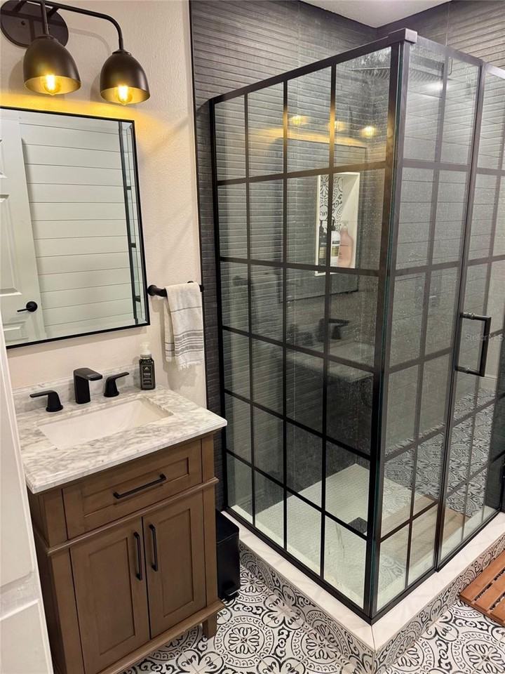 1126 Rush Street - Photo 5 of 30