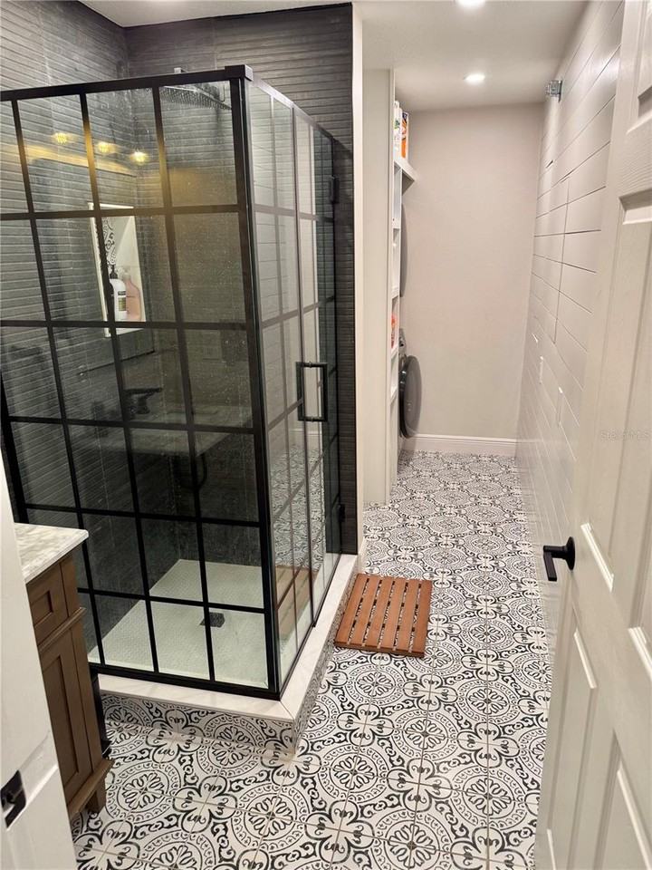 1126 Rush Street - Photo 6 of 30