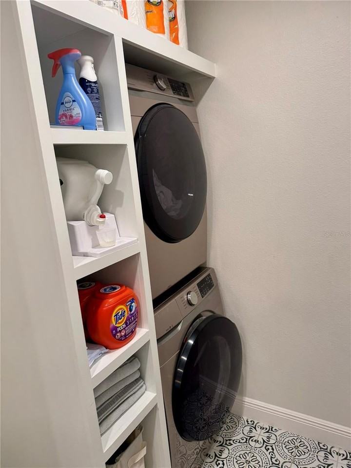 1126 Rush Street - Photo 7 of 30