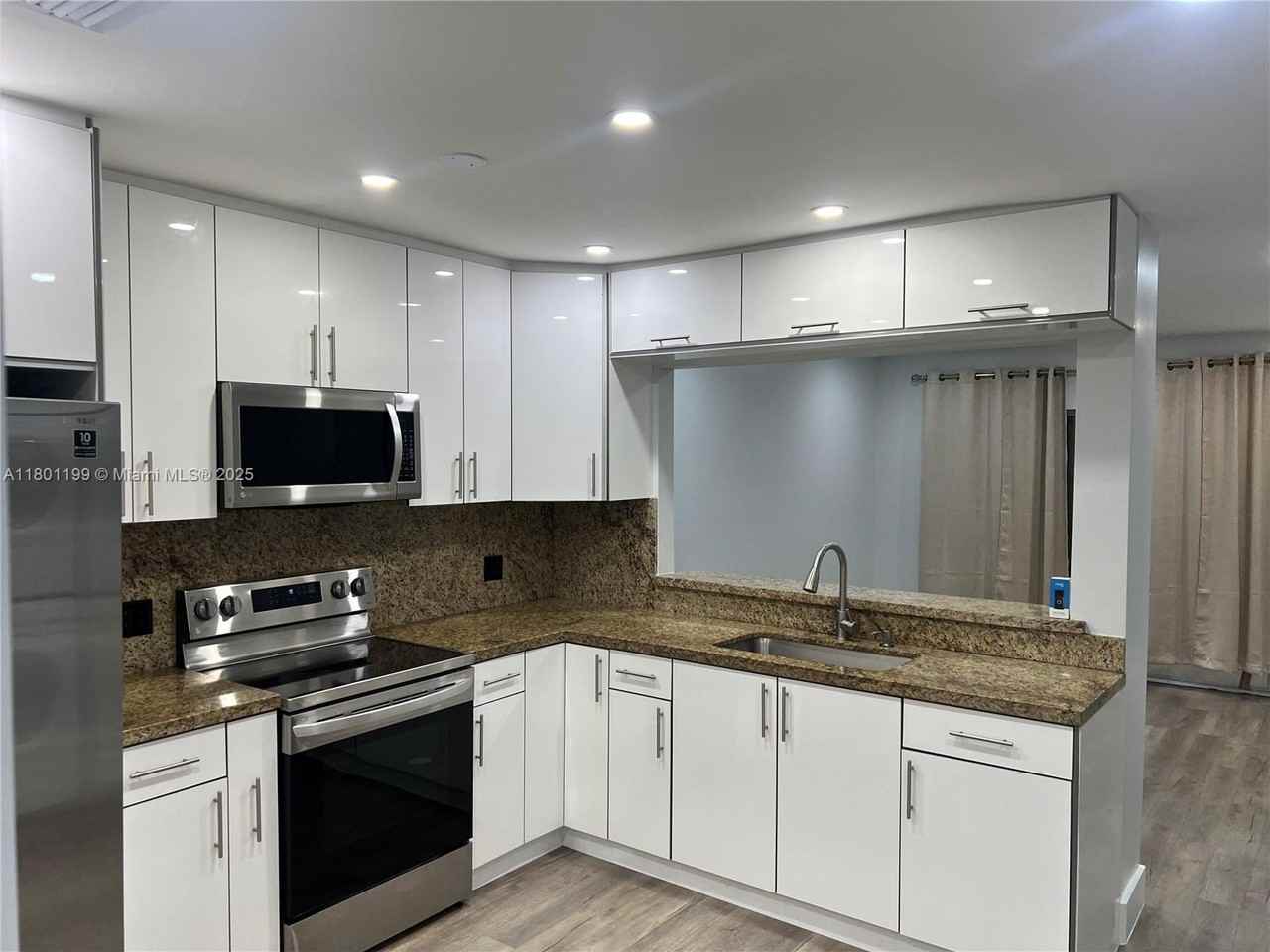 3815 Sw 89th Ave ##0 - Photo 3 of 28