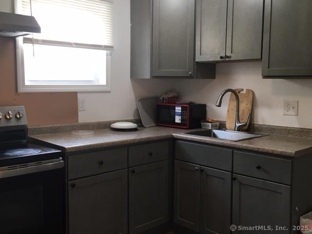 93 Winchester Ave - Photo 3 of 31