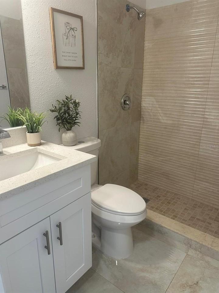 1635 Evergreen St - Photo 3 of 10