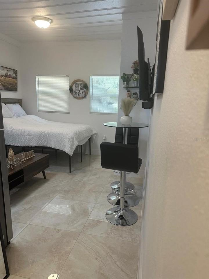 1635 Evergreen St - Photo 4 of 10