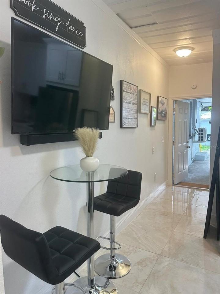 1635 Evergreen St - Photo 5 of 10