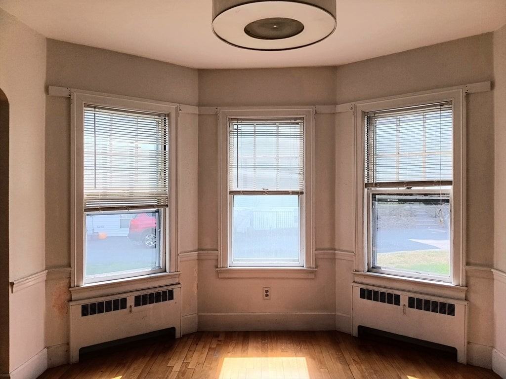 451 Wolcott St - Photo 3 of 9