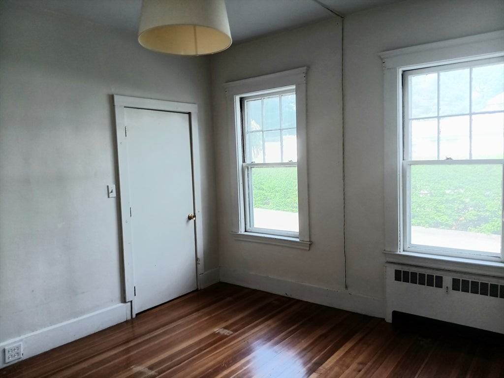 451 Wolcott St - Photo 6 of 9