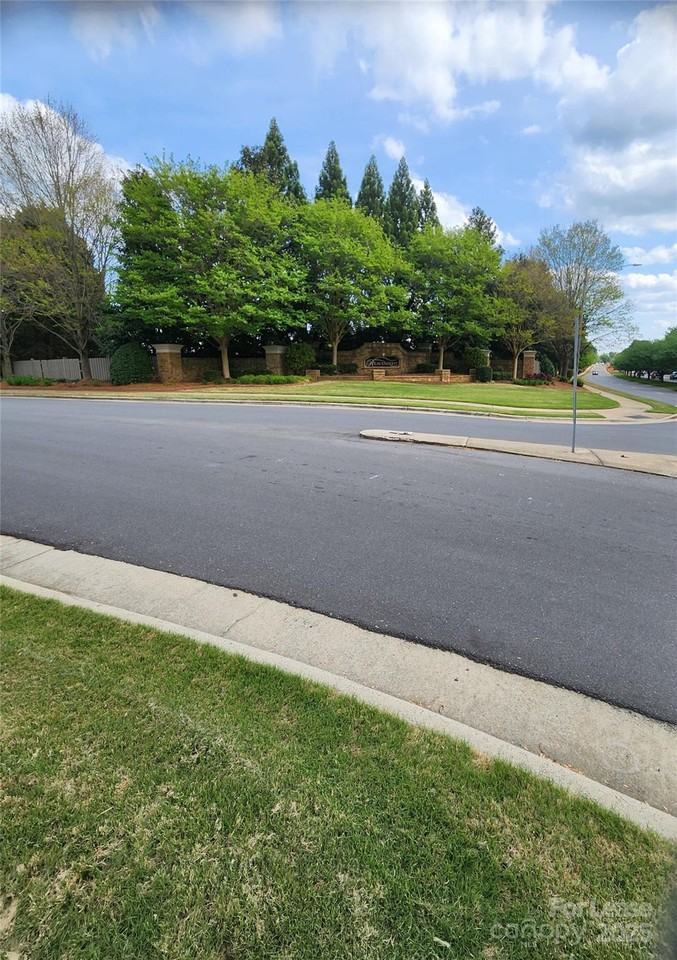 10405 Verdugo Dr - Photo 3 of 26