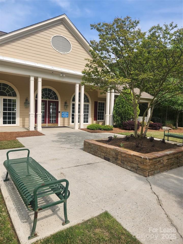 10405 Verdugo Dr - Photo 4 of 26