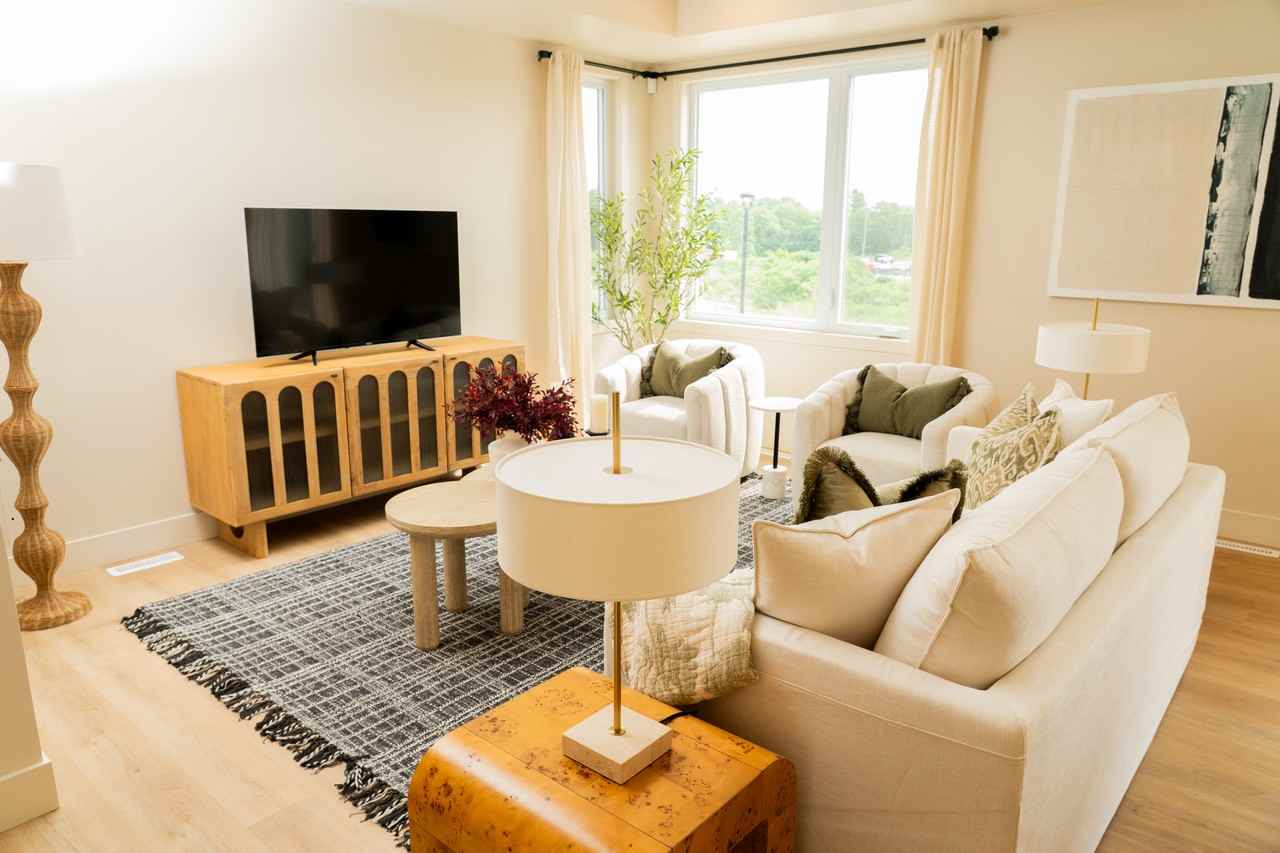 460 Asher Crescent - Photo 6 of 17