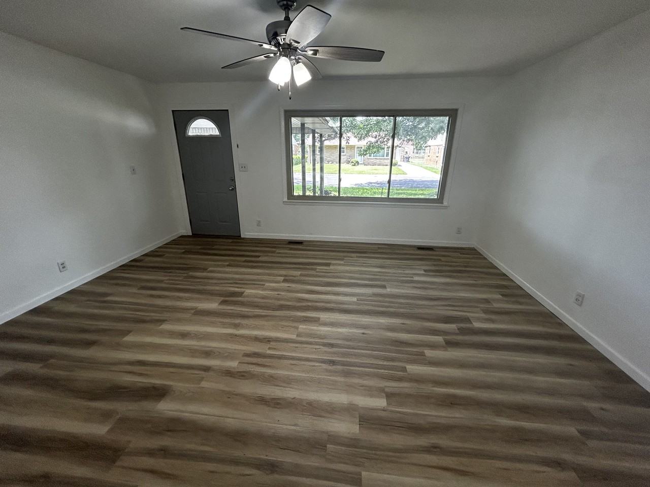 1522 Howard Court - Photo 3 of 10