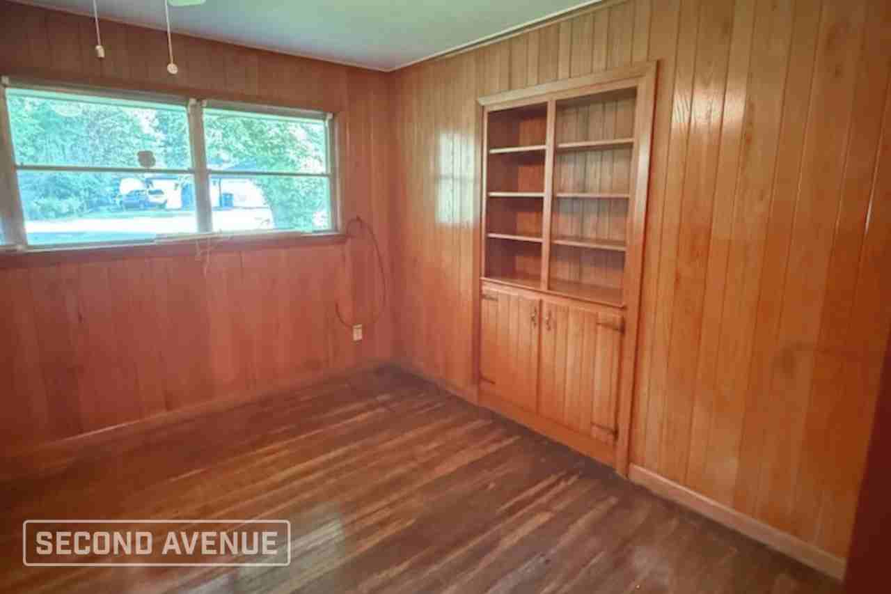 4056 Hermitage Dr - Photo 5 of 13
