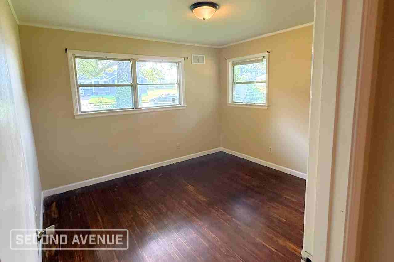 4056 Hermitage Dr - Photo 6 of 13