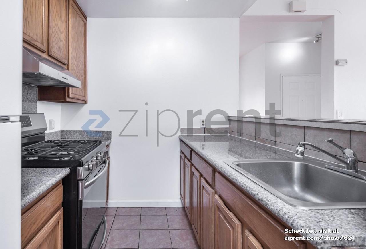 896 31st Street - Photo 4 of 11