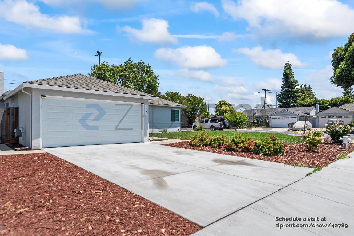 1723 Laine Ave - Photo 4 of 34