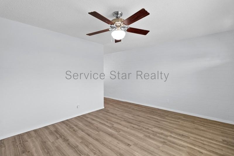 1638 W Desert Cove Ave #B - Photo 5 of 13