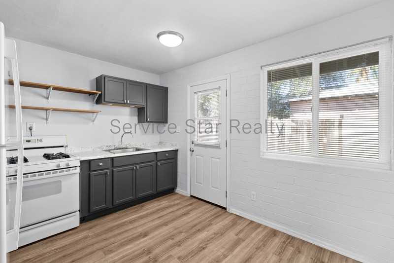 1638 W Desert Cove Ave #B - Photo 3 of 13