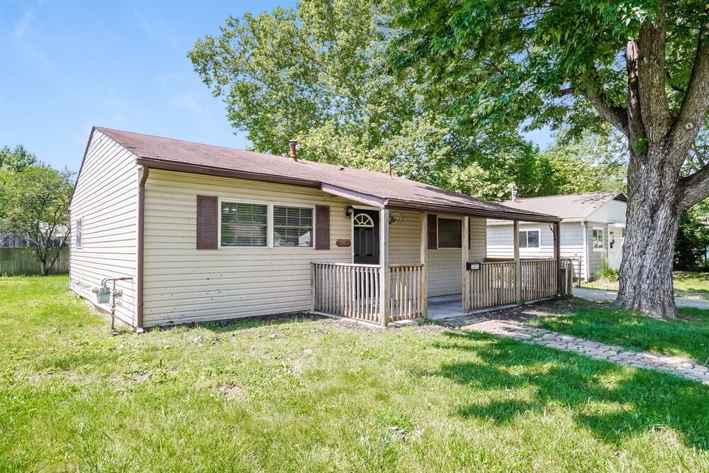 1261 Grovewood Dr - Photo 3 of 16